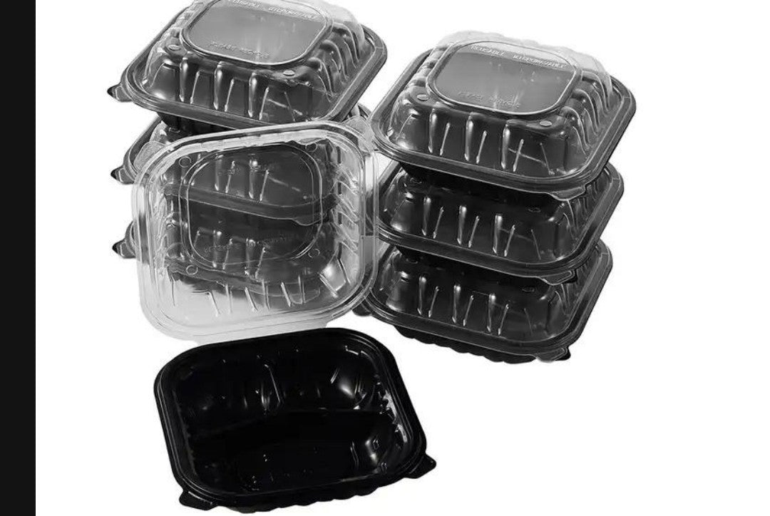 Microwavable hinge plastic containers